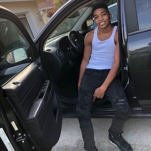 Meet your Posher, Dontrell